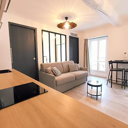 Апартаменты Seytour Place